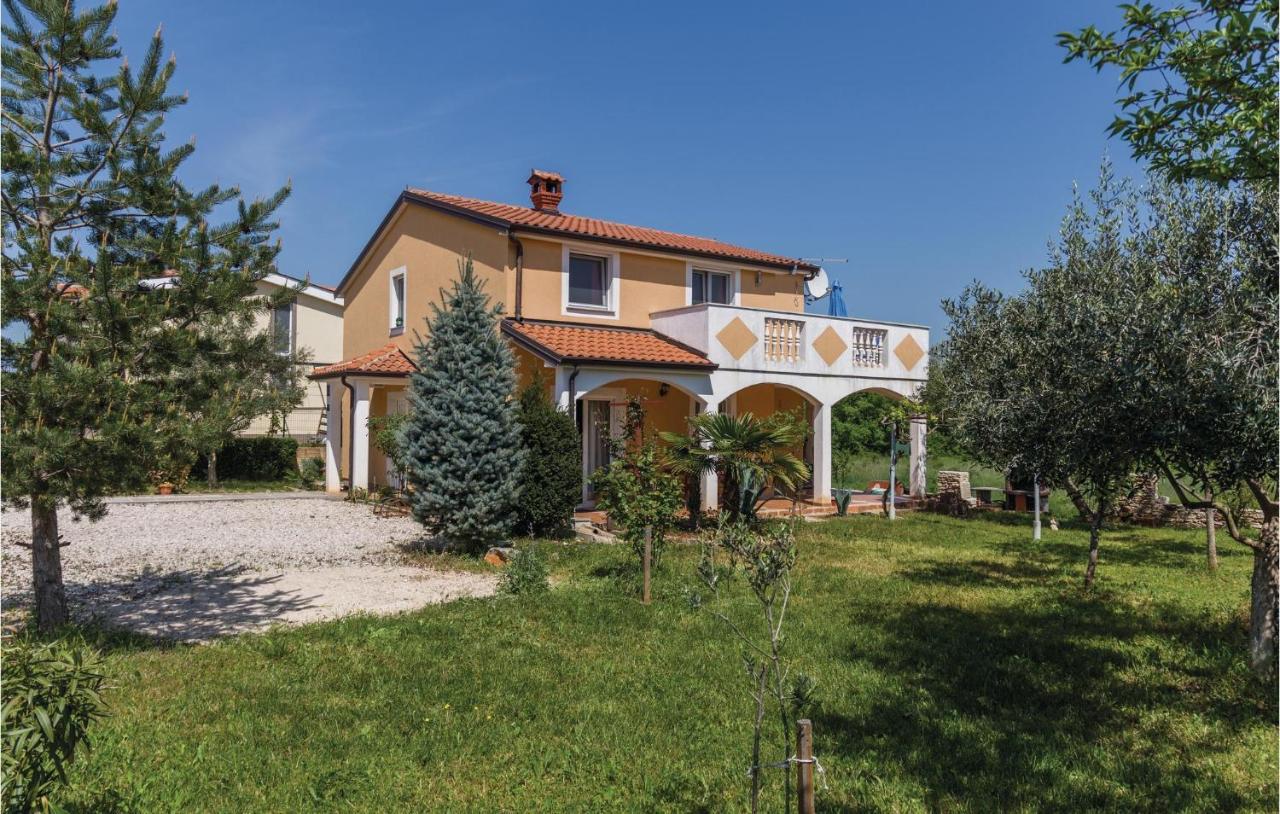 Beautiful apartment in Kastel with 2 Bedrooms Buitenkant foto