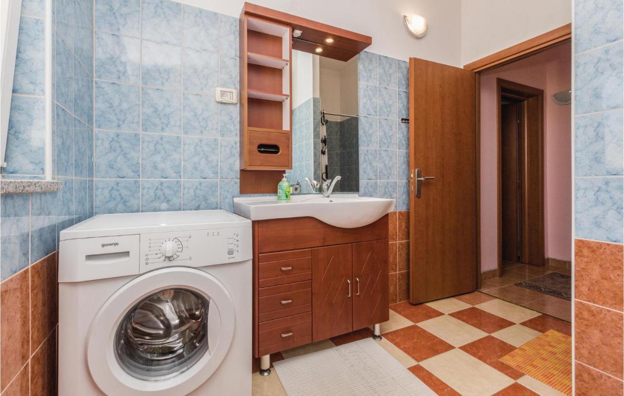 Beautiful apartment in Kastel with 2 Bedrooms Buitenkant foto